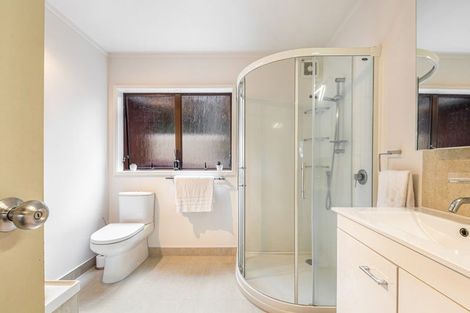 Photo of property in 15 Kaurimu Rise, Titirangi, Auckland, 0604