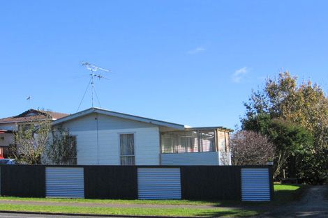 Photo of property in 23 Everglade Drive, Goodwood Heights, Auckland, 2105