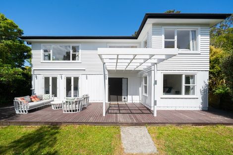Photo of property in 1 Wakely Road, Newlands, Wellington, 6037