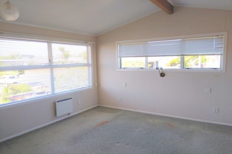 Photo of property in 9 Riversdale Drive, Merrilands, New Plymouth, 4312