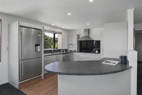 Photo of property in 5 Chilton Drive, Paraparaumu, 5032