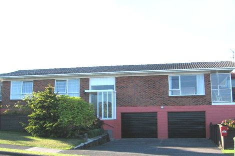 Photo of property in 2/30 Montgomery Avenue, Rothesay Bay, Auckland, 0630