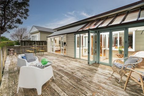 Photo of property in 16 Mariri Road, Kelburn, Wellington, 6012