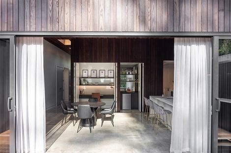 Photo of property in 70 Oak Road, Poraiti, Napier, 4112