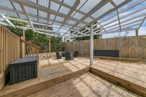 Photo of property in 2/77 Atkinson Road, Titirangi, Auckland, 0604