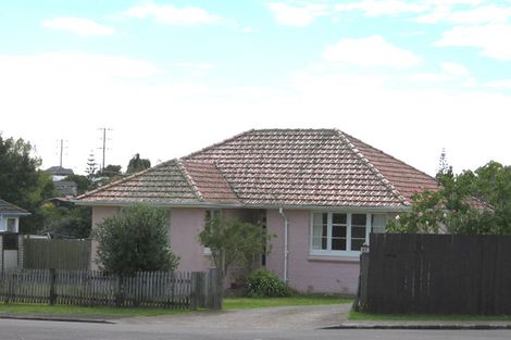Photo of property in 35 Philomel Crescent, Bayswater, Auckland, 0622