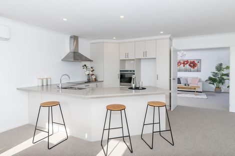 Photo of property in 8 Bosun Place, Te Atatu Peninsula, Auckland, 0610