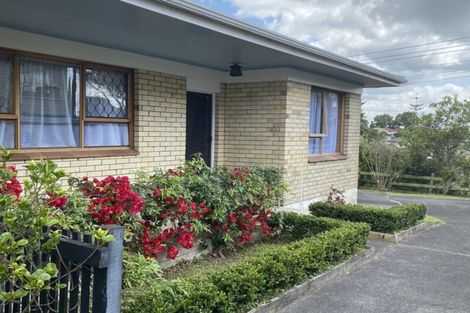 Photo of property in 2/52 Butterworth Drive, Glendene, Auckland, 0602