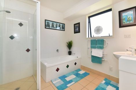 Photo of property in 11 Roberta Crescent, Orewa, 0931