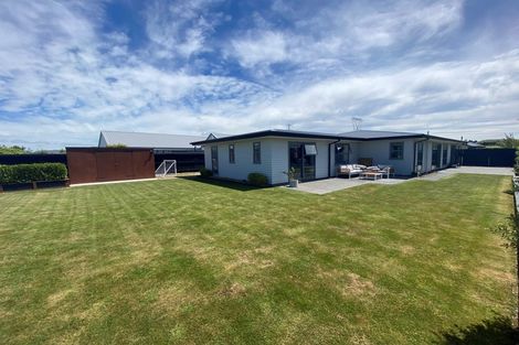 Photo of property in 22 Huntingdon Drive, Rangiora, 7400