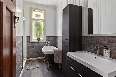 Photo of property in 64 Kaitemako Road, Welcome Bay, Tauranga, 3112