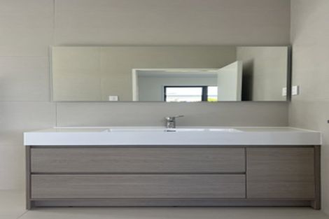 Photo of property in 2/24 Onepoto Road, Hauraki, Auckland, 0622