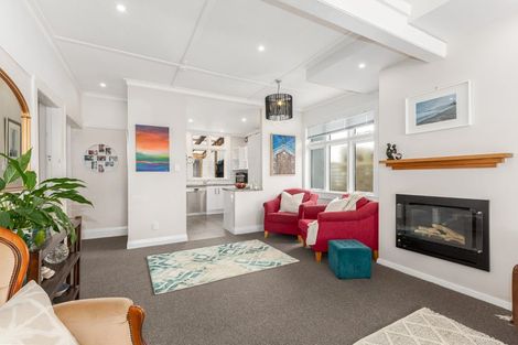 Photo of property in 75 Marine Parade, Eastbourne, Lower Hutt, 5013