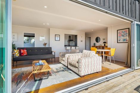 Photo of property in 93 Wade River Road, Stanmore Bay, Whangaparaoa, 0932