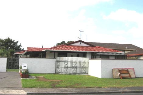 Photo of property in 2/28 Pakira Avenue, Glendene, Auckland, 0602