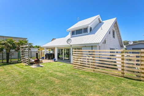 Photo of property in 15 Moray Place, Whiritoa, Whangamata, 3691