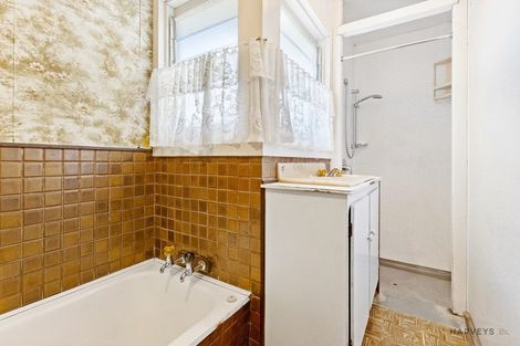 Photo of property in 5 Cobham Crescent, Kelston, Auckland, 0602