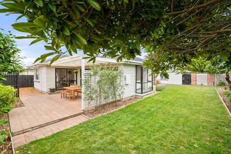 Photo of property in 1/180 Avonhead Road, Avonhead, Christchurch, 8042
