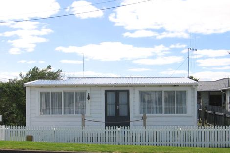 Photo of property in 169 Seabury Avenue, Foxton Beach, Foxton, 4815