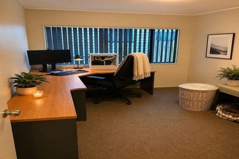 Photo of property in 18 Astelia Place, Goodwood Heights, Auckland, 2105