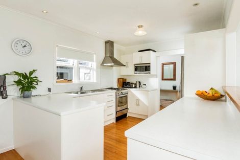 Photo of property in 2/30 Beechwood Road, Rothesay Bay, Auckland, 0630
