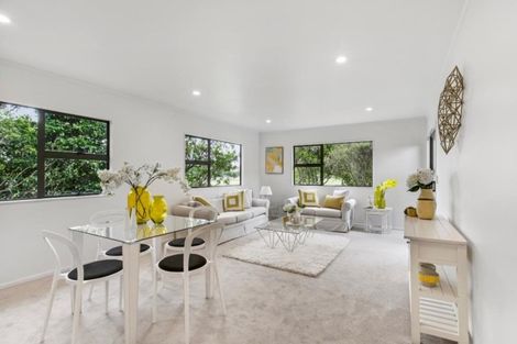 Photo of property in 2/73 Bond Crescent, Forrest Hill, Auckland, 0620