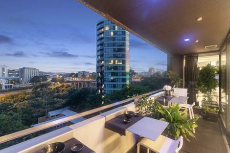 Photo of property in 3a/2 Saint Martins Lane, Grafton, Auckland, 1010