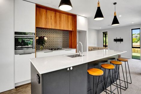 Photo of property in 8 Matau Lane, Ferndale, New Plymouth, 4310