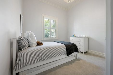 Photo of property in 143 Vauxhall Road, Narrow Neck, Auckland, 0624