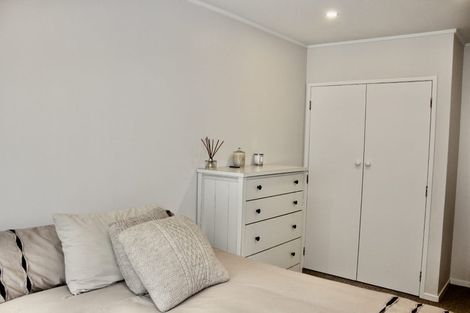 Photo of property in 2/70 Kaurilands Road, Titirangi, Auckland, 0604