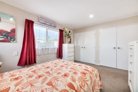 Photo of property in 2 Manatu Lane, Kelston, Auckland, 0602