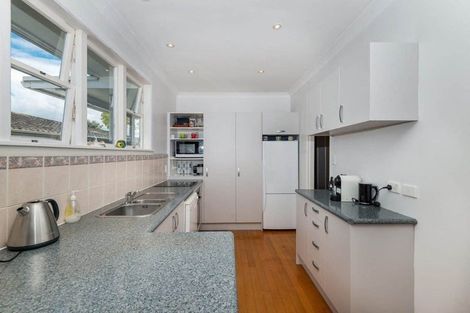 Photo of property in 12 Covil Avenue, Te Atatu South, Auckland, 0610