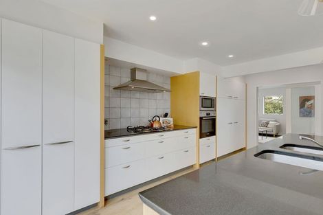 Photo of property in 10 Kahu Road, Paremata, Porirua, 5024