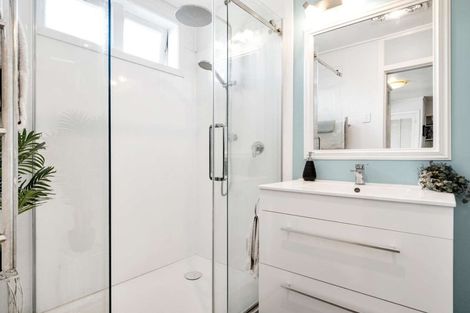 Photo of property in 97 Queen Street, Waiuku, 2123