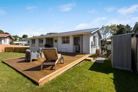 Photo of property in 5 Brixham Place, Merrilands, New Plymouth, 4312