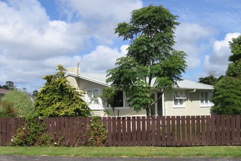 Photo of property in 8 Crocombe Crescent, Beach Haven, Auckland, 0626