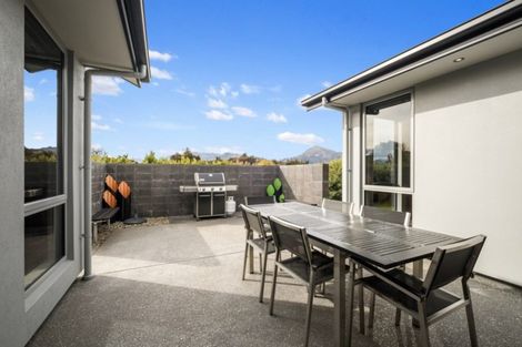 Photo of property in 1 Hardie Place, Albert Town, Wanaka, 9305