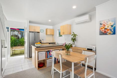 Photo of property in 4g/20 Ian Marwick Place, Birkenhead, Auckland, 0626