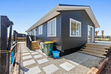 Photo of property in 43 Donnelly Street, Oakura, 4314