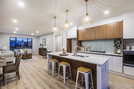 Photo of property in 22 Vinistra Road, Kumeu, 0810