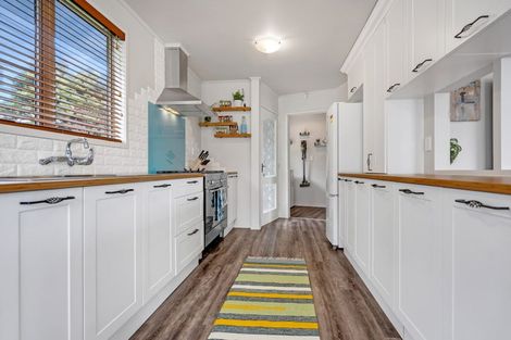 Photo of property in 6 Ancona Lane, Goodwood Heights, Auckland, 2105