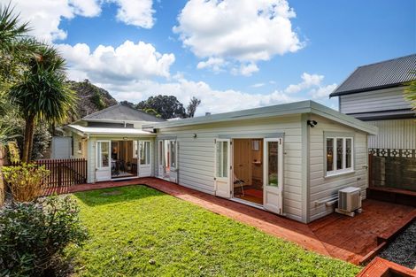 Photo of property in 9 Ranfurly Terrace, Mount Cook, Wellington, 6021