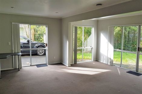 Photo of property in 23 Trias Road, Totara Vale, Auckland, 0629