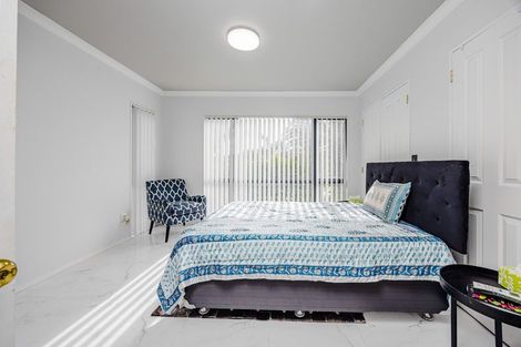 Photo of property in 40 Ewhurst Place, Goodwood Heights, Auckland, 2105