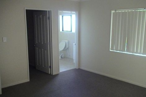 Photo of property in 1 Glenveagh Park Drive, Manurewa, Auckland, 2102