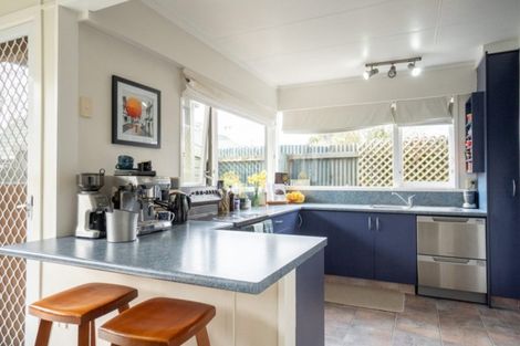 Photo of property in 17 Antrim Place, Hokowhitu, Palmerston North, 4410