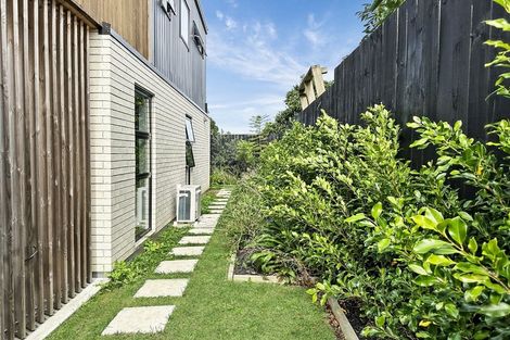 Photo of property in 7/89 Beach Road, Te Atatu Peninsula, 0610