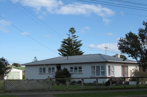 Photo of property in 15 Karaka Street, Castlecliff, Whanganui, 4501