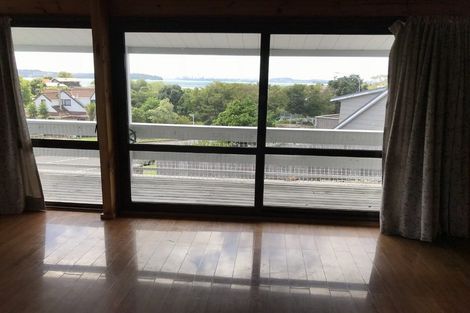 Photo of property in 31 Marina View Drive, West Harbour, Auckland, 0618