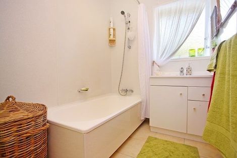 Photo of property in 1/9 Devon Road, Bucklands Beach, Auckland, 2012